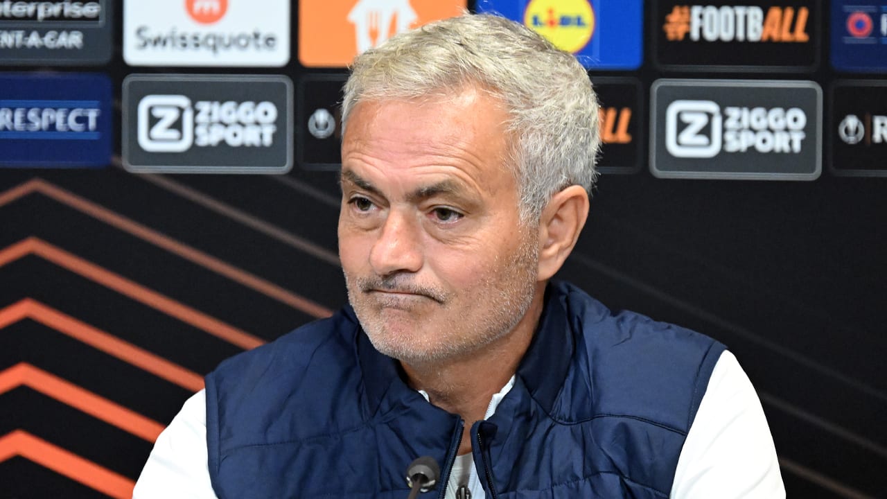 Mourinho: 'Altijd lastig tegen NL'se ploegen, behalve toen met Real Madrid en ManUtd tegen Ajax'