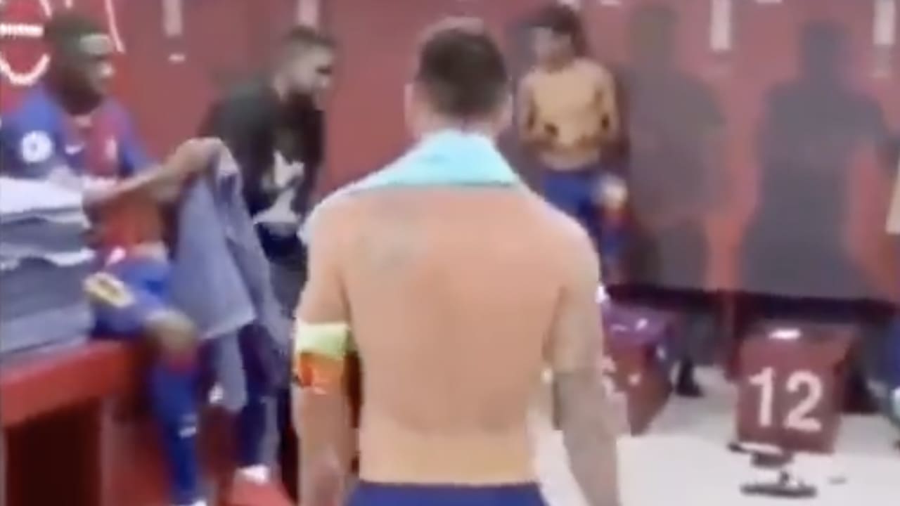 Unieke beelden uit kleedkamer FC Barcelona laten zien hoeveel respect elke speler voor Messi heeft