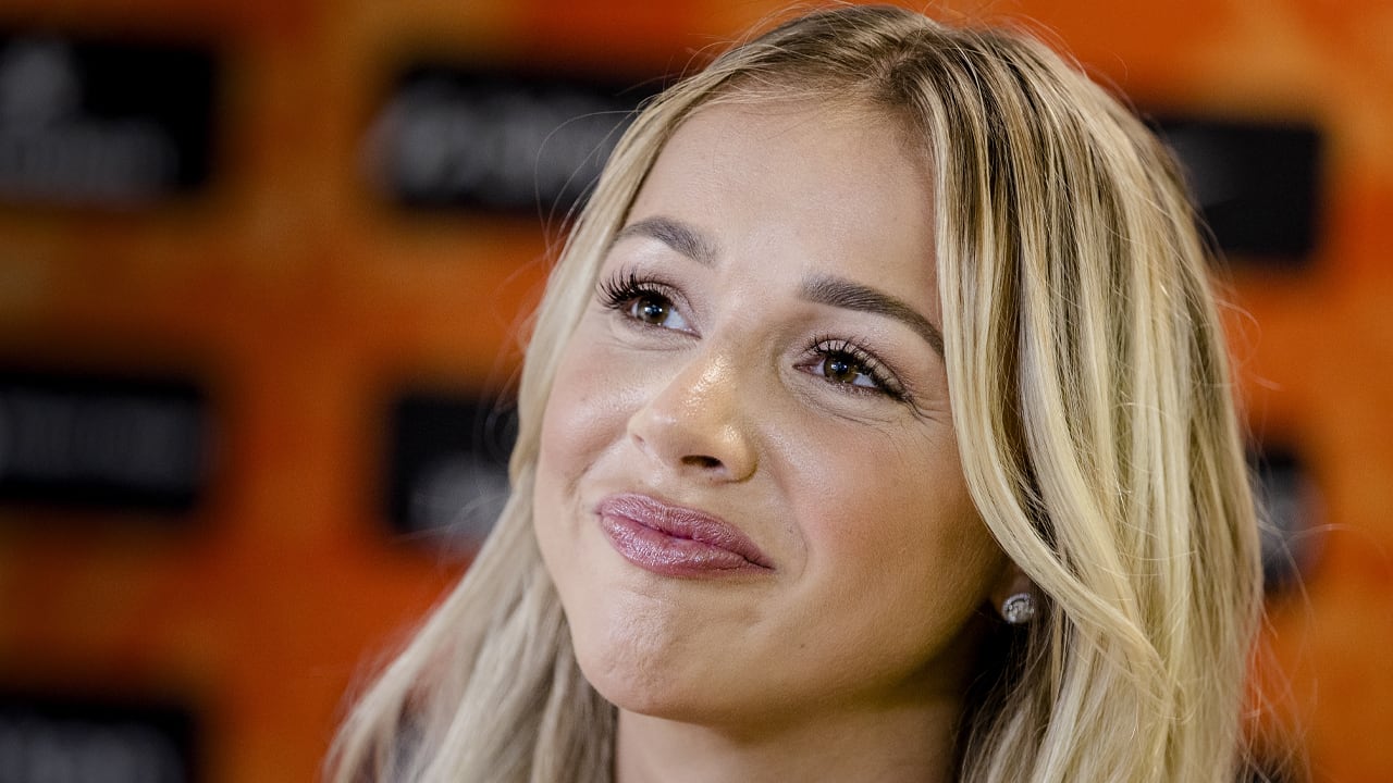 Artiesten brengen steunbetuiging aan zieke Emma Heesters bij Vrienden van Amstel Live