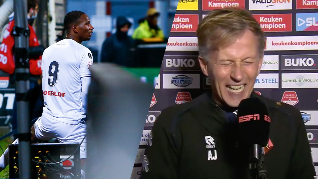 Glynor Plet plast achter de boarding bij Telstar-NEC