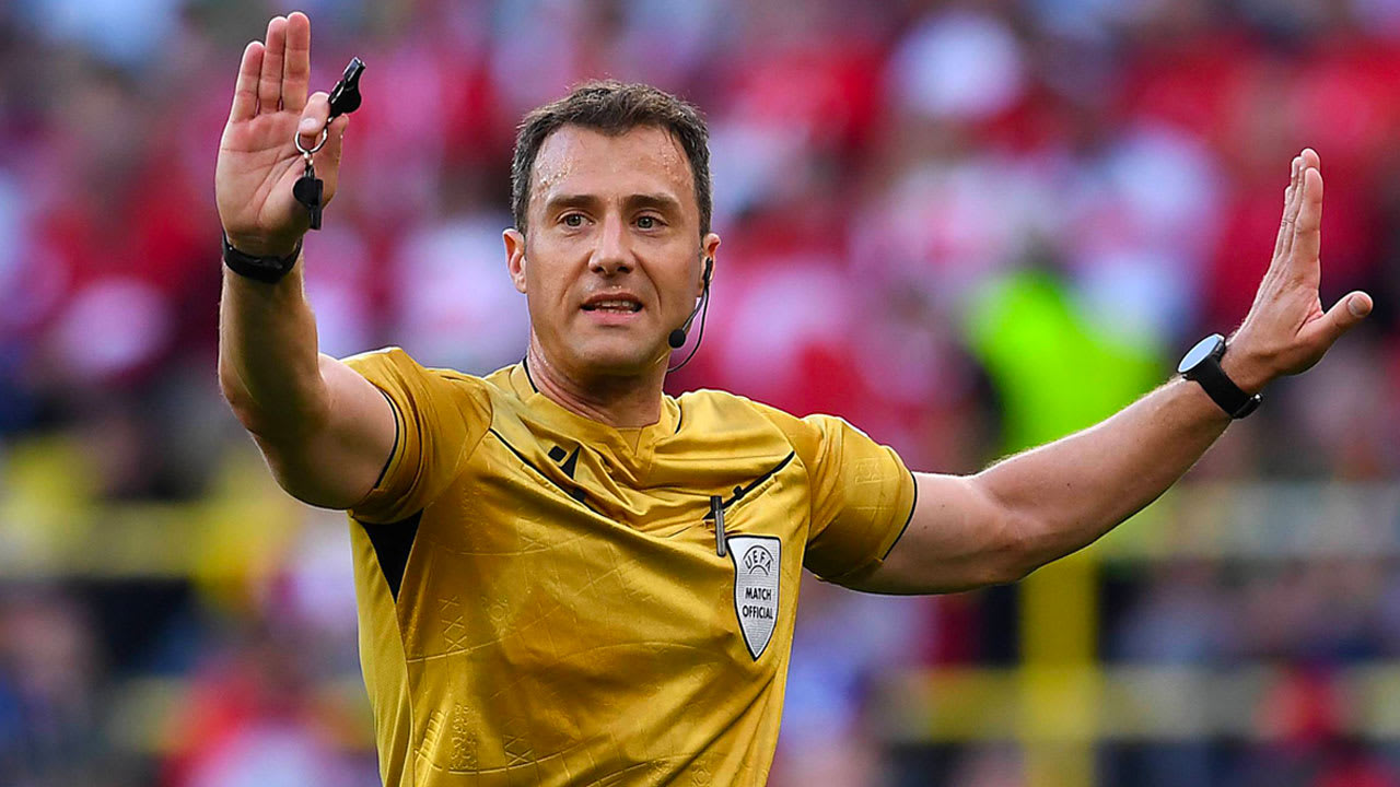 Duitse scheidsrechter Zwayer leidt achtste finale Oranje op EK