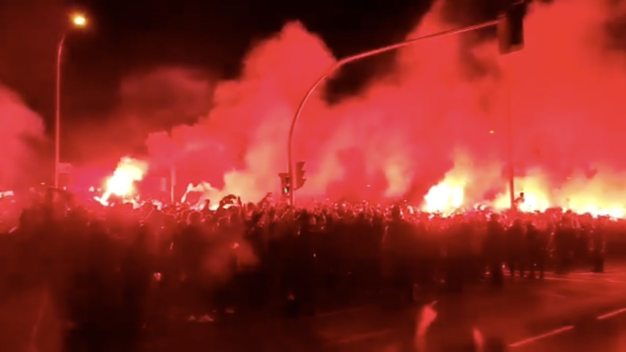 Spectaculaire entree voor spelers Atlético in Madrid