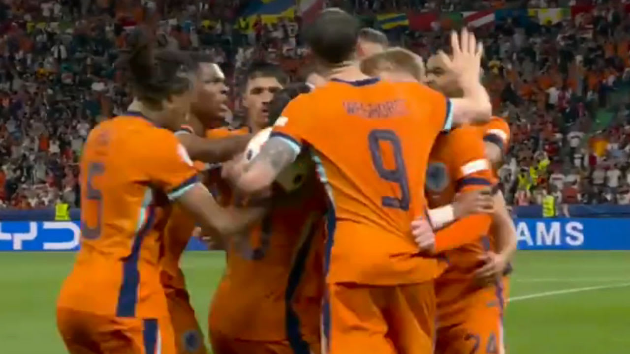 Videogoals: Oranje draait wedstrijd om en komt op voorsprong tegen Turkije