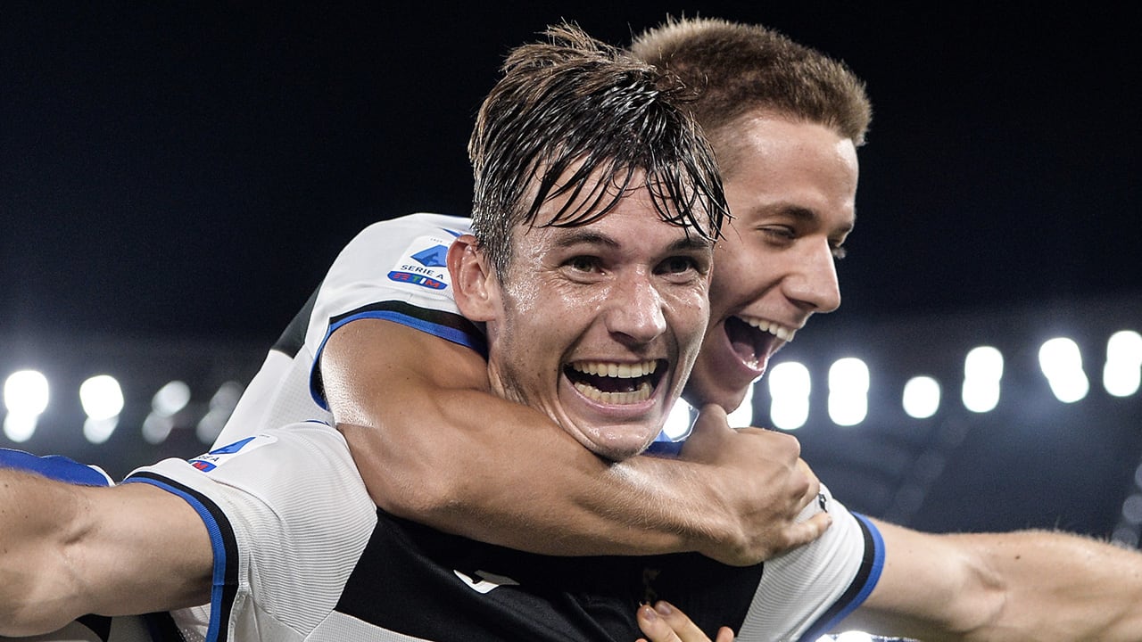 De Roon stuurt meesterlijke tweets de wereld in na kopgoal