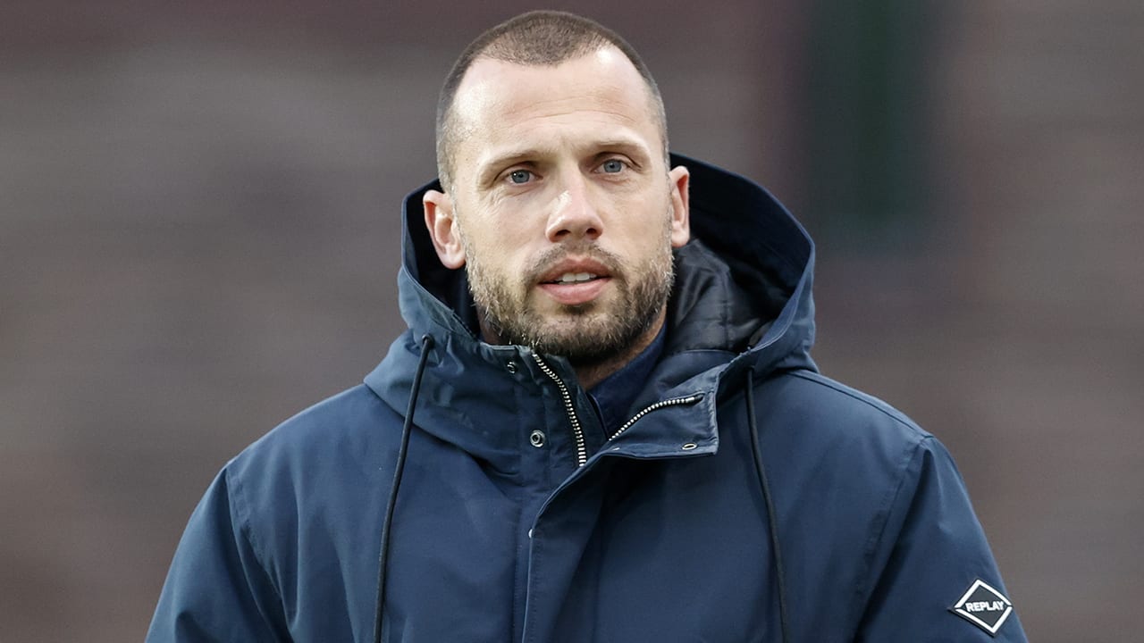 Dringend advies voor Ajax: 'Anders maken ze carrière van Heitinga kapot'