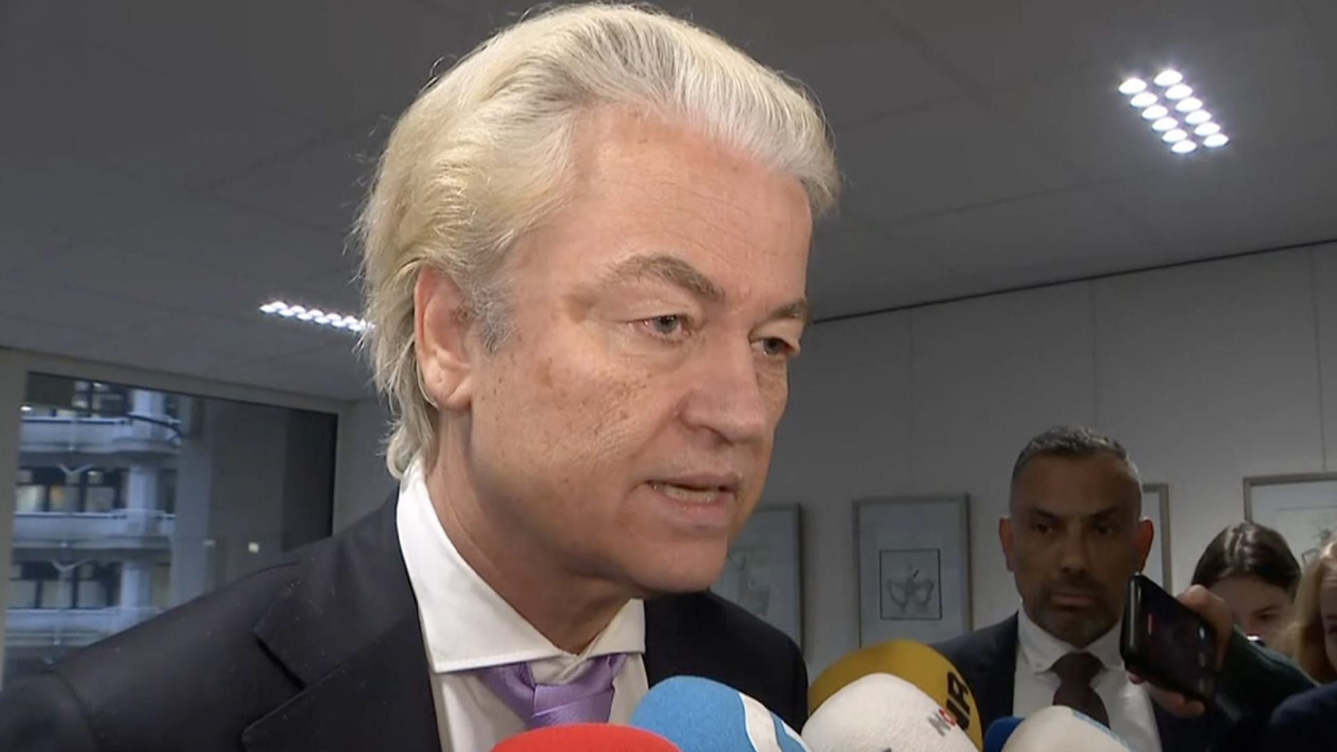 'Ik denk eerlijk gezegd dat Geert Wilders een ooglidcorrectie heeft gehad!'