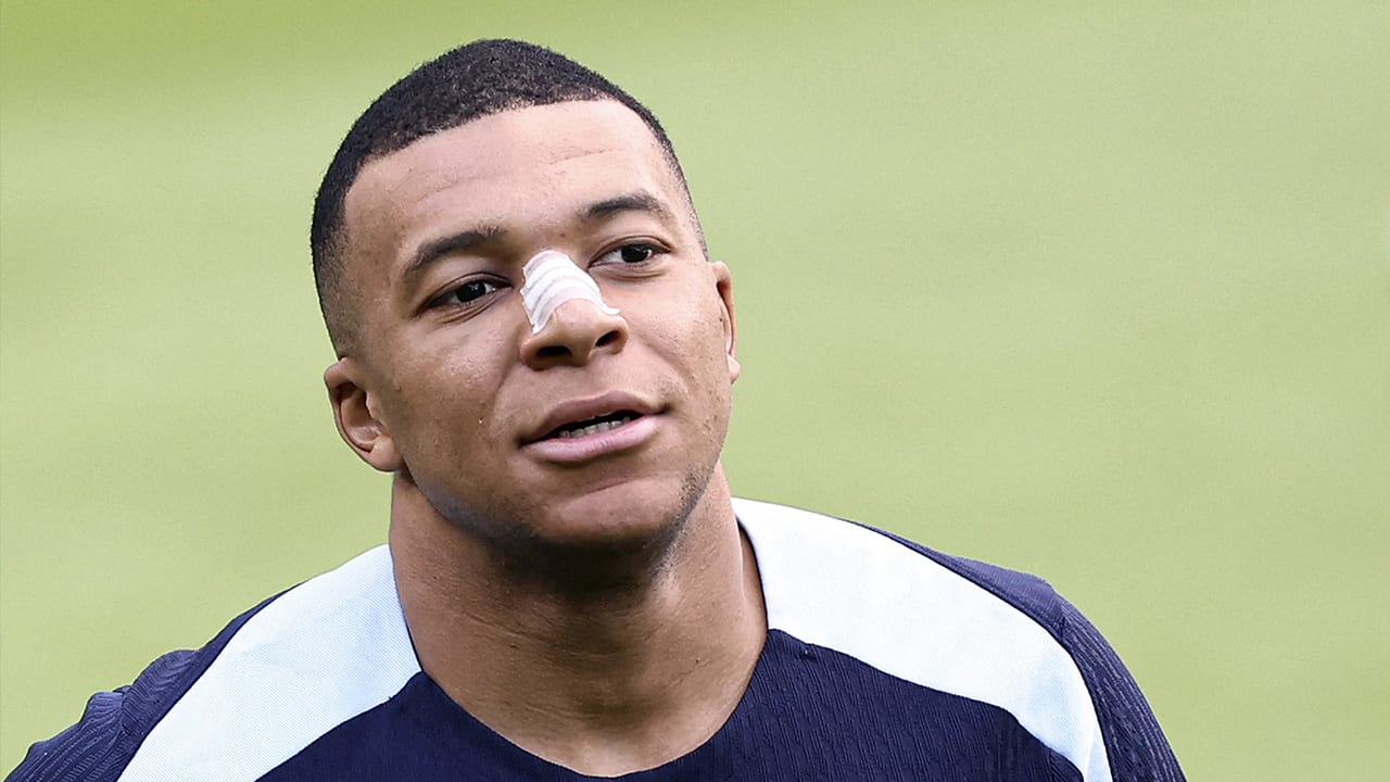 Mbappé verschijnt twee dagen voor kraker tegen Oranje toch op trainingsveld 