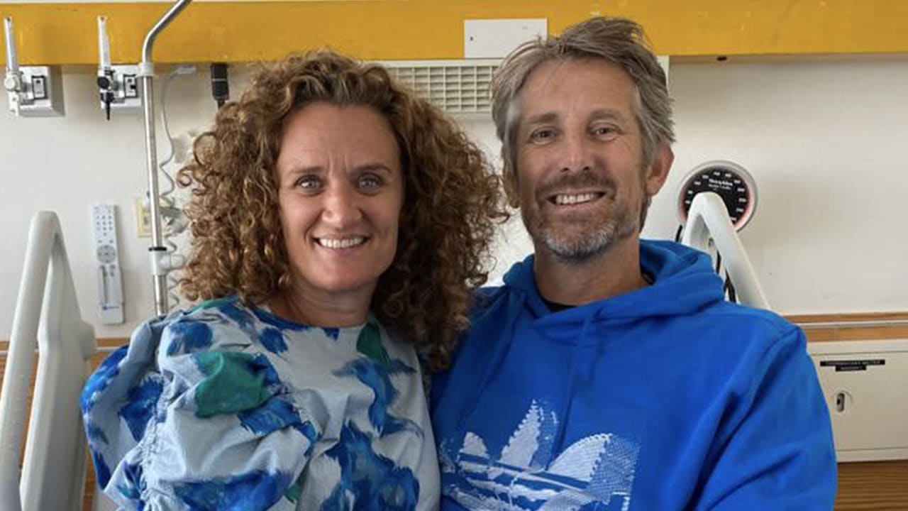 Edwin van der Sar plaatst foto met positieve boodschap vanuit ziekenhuis