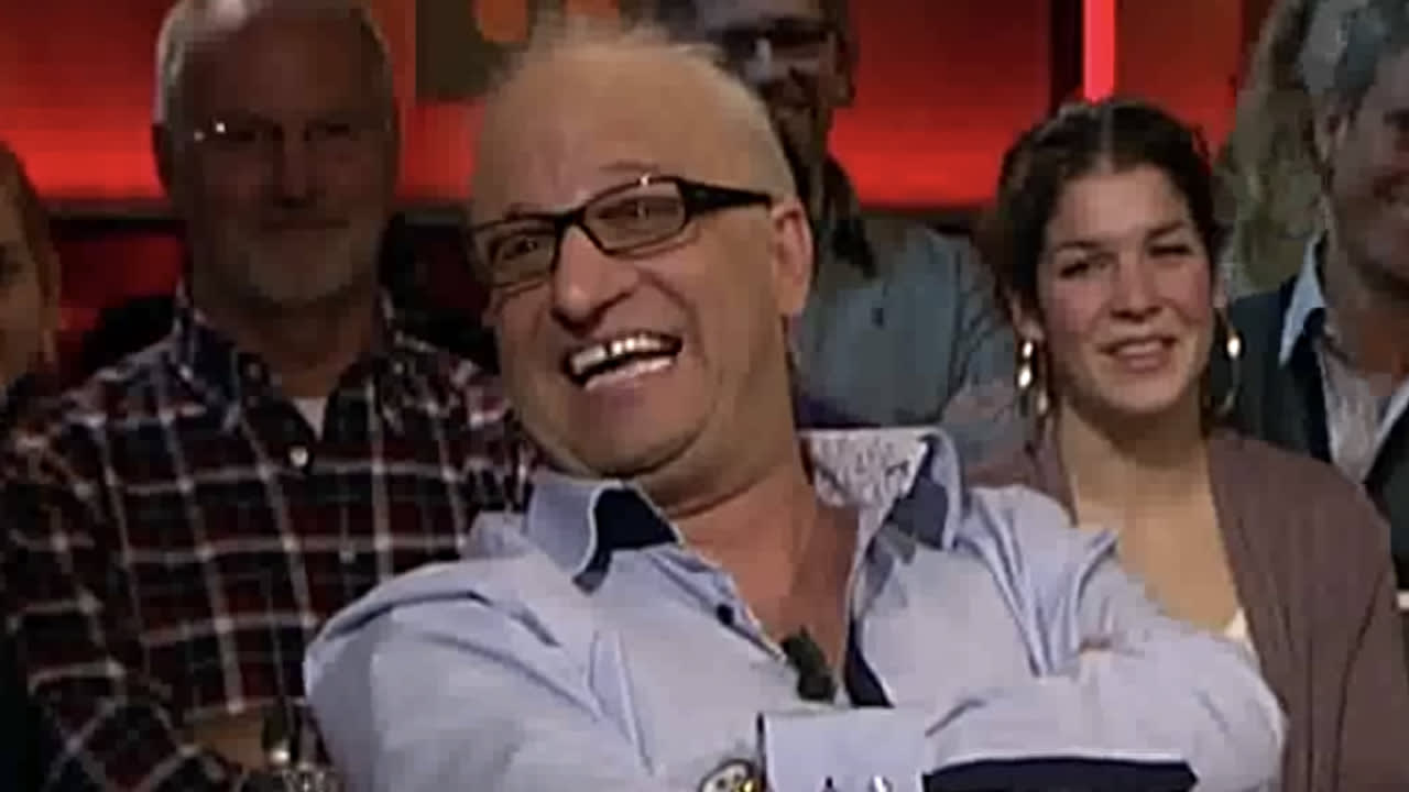 Classic: De vandaag jarige Carlo Boszhard imiteert René van der Gijp bij DWDD