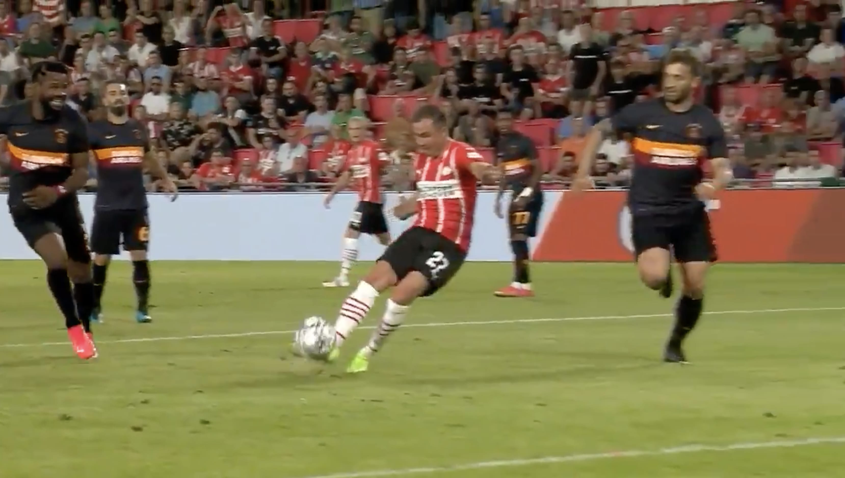 VIDEOGOAL: Schitterend doelpunt Götze na briljante assist Zahavi 