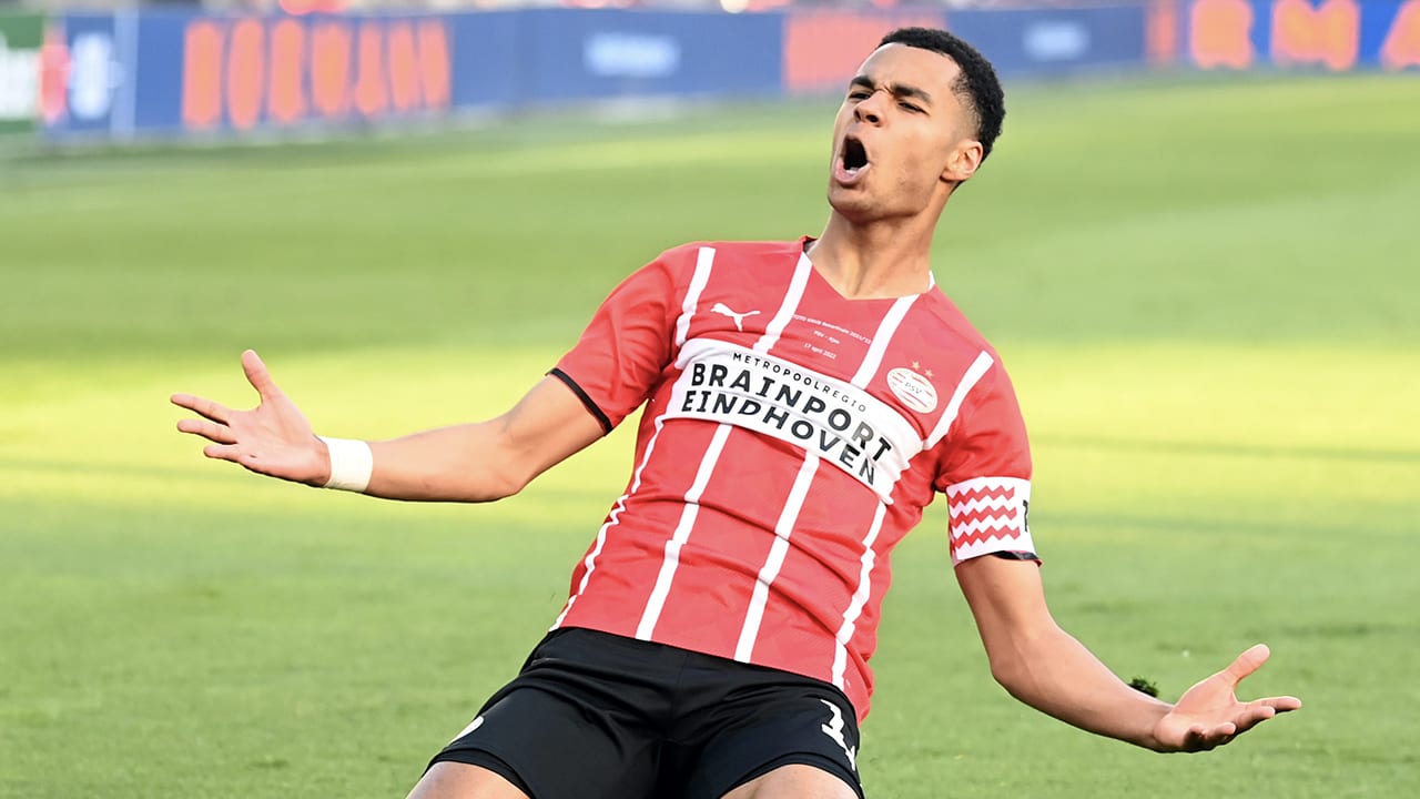 PSV draait wedstrijd volledig om en grijpt KNVB Beker ten koste van Ajax
