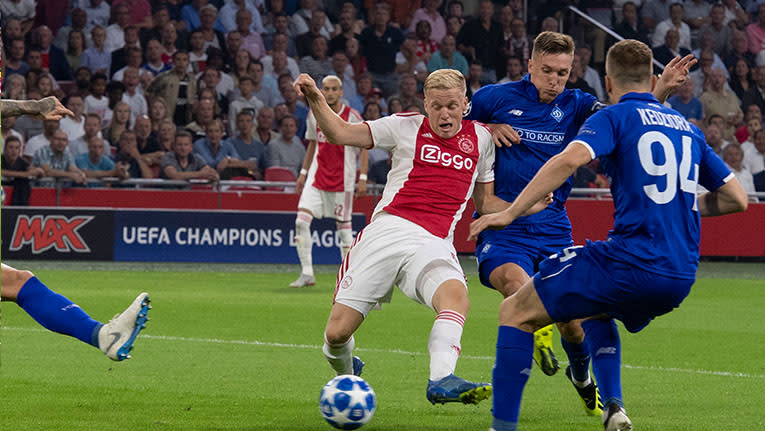 Donny van de Beek schiet Ajax na 1 minuut naar 1-0! 