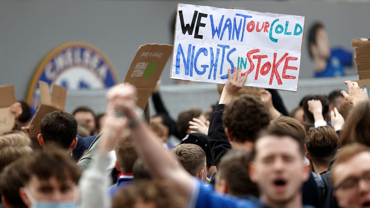 Fans protesteren massaal tegen Super League bij duel Chelsea