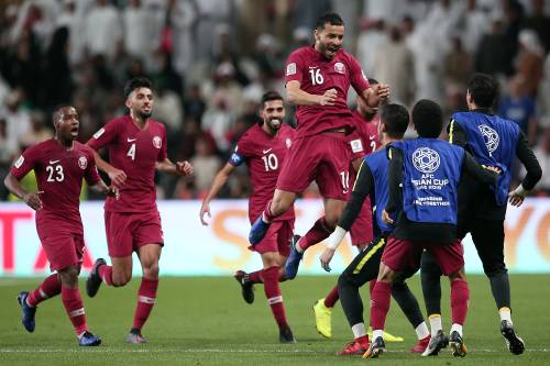 Qatar wint ruim van gastland en bereikt finale