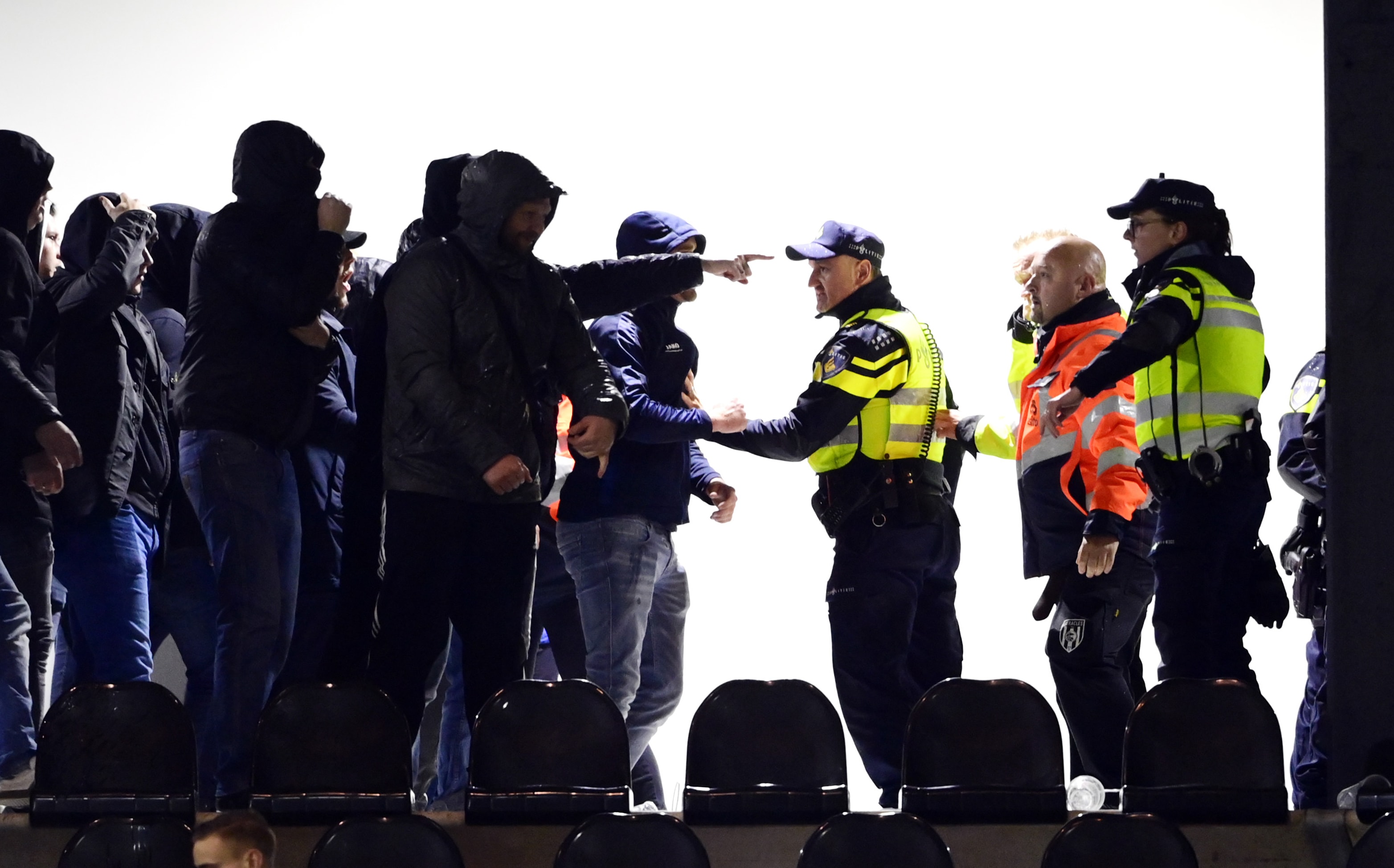 Hardere aanpak tegen voetbalgeweld en overlast rond stadions