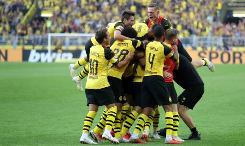 Alcácer redt Dortmund met drie treffers