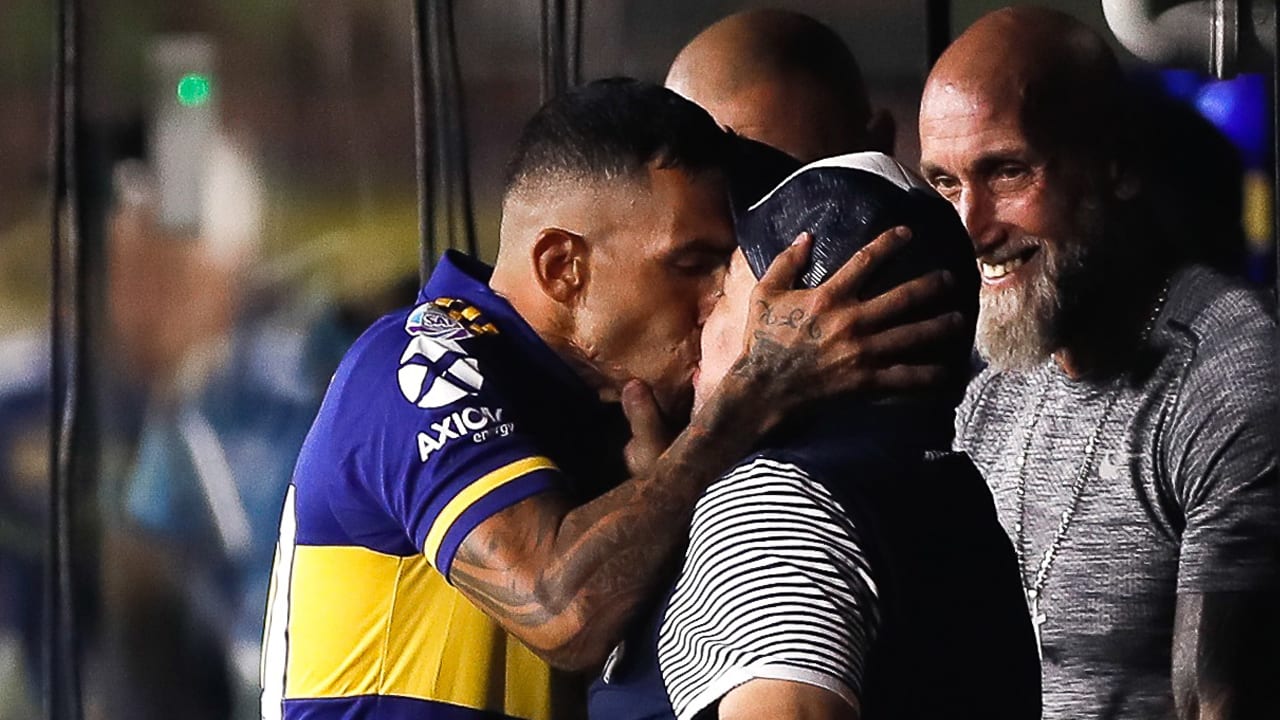 Tévez bezorgt Boca Juniors titel op laatste speeldag