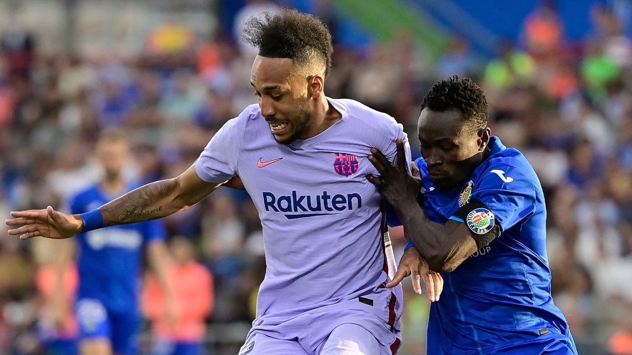 Ajax-plaaggeest Getafe degradeert niet door gelijkspel tegen Barcelona
