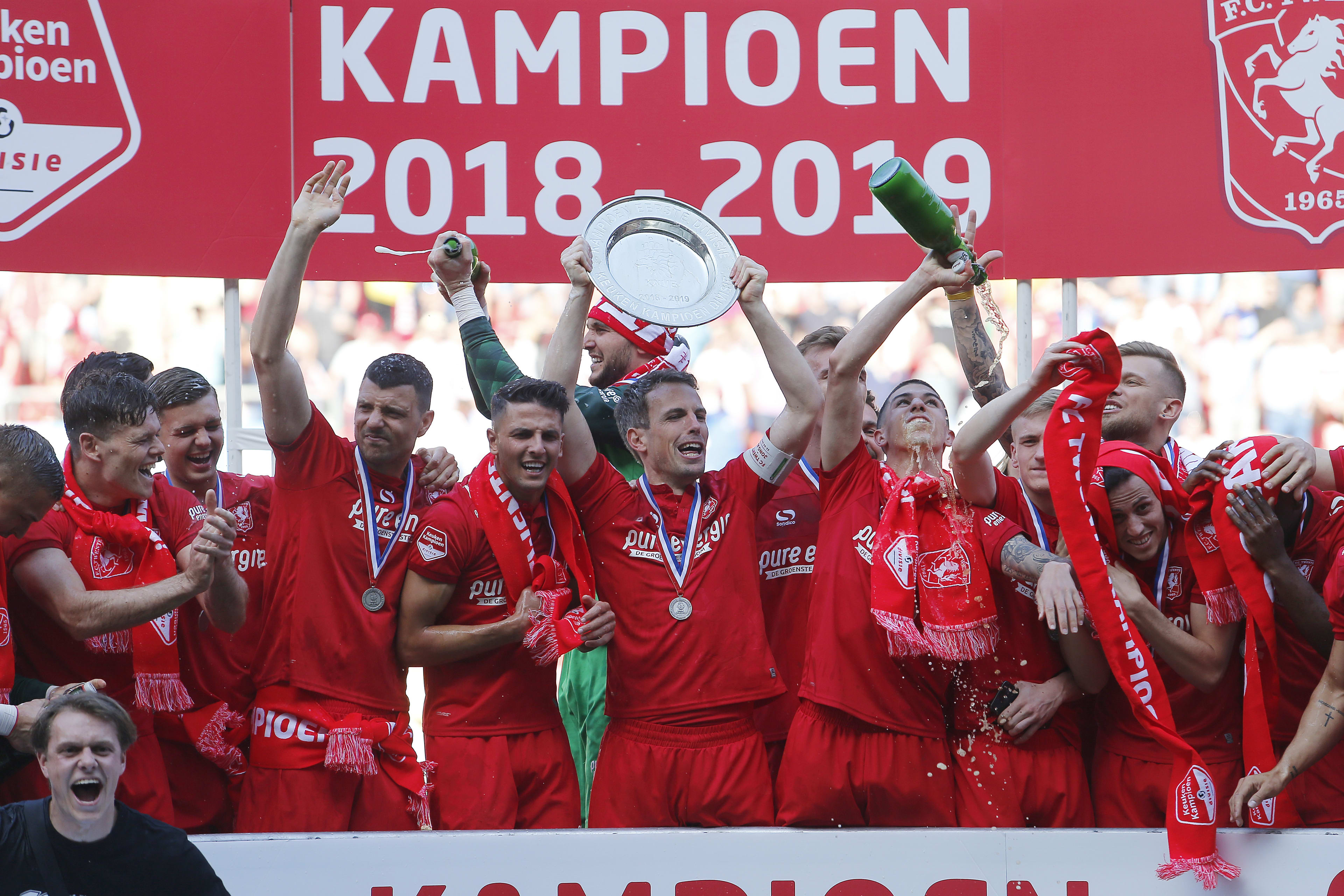 FC Twente pakt titel en is terug in Eredivisie