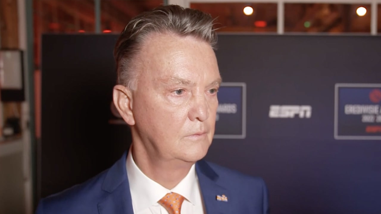 Van Gaal ziet vreemdelingenlegioen bij Ajax: 'Je moet spelers zelf opleiden, zoals AZ nu doet'