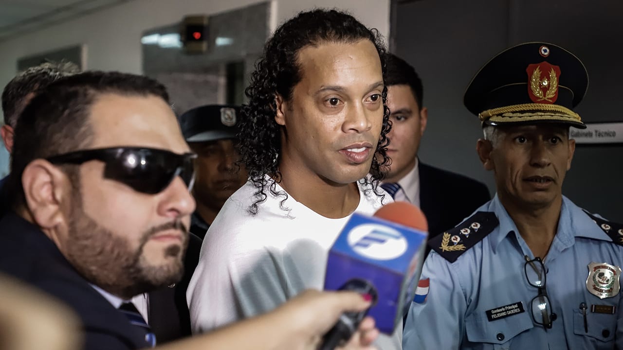 BEELDEN: Ronaldinho in Paraguayaanse gevangenis