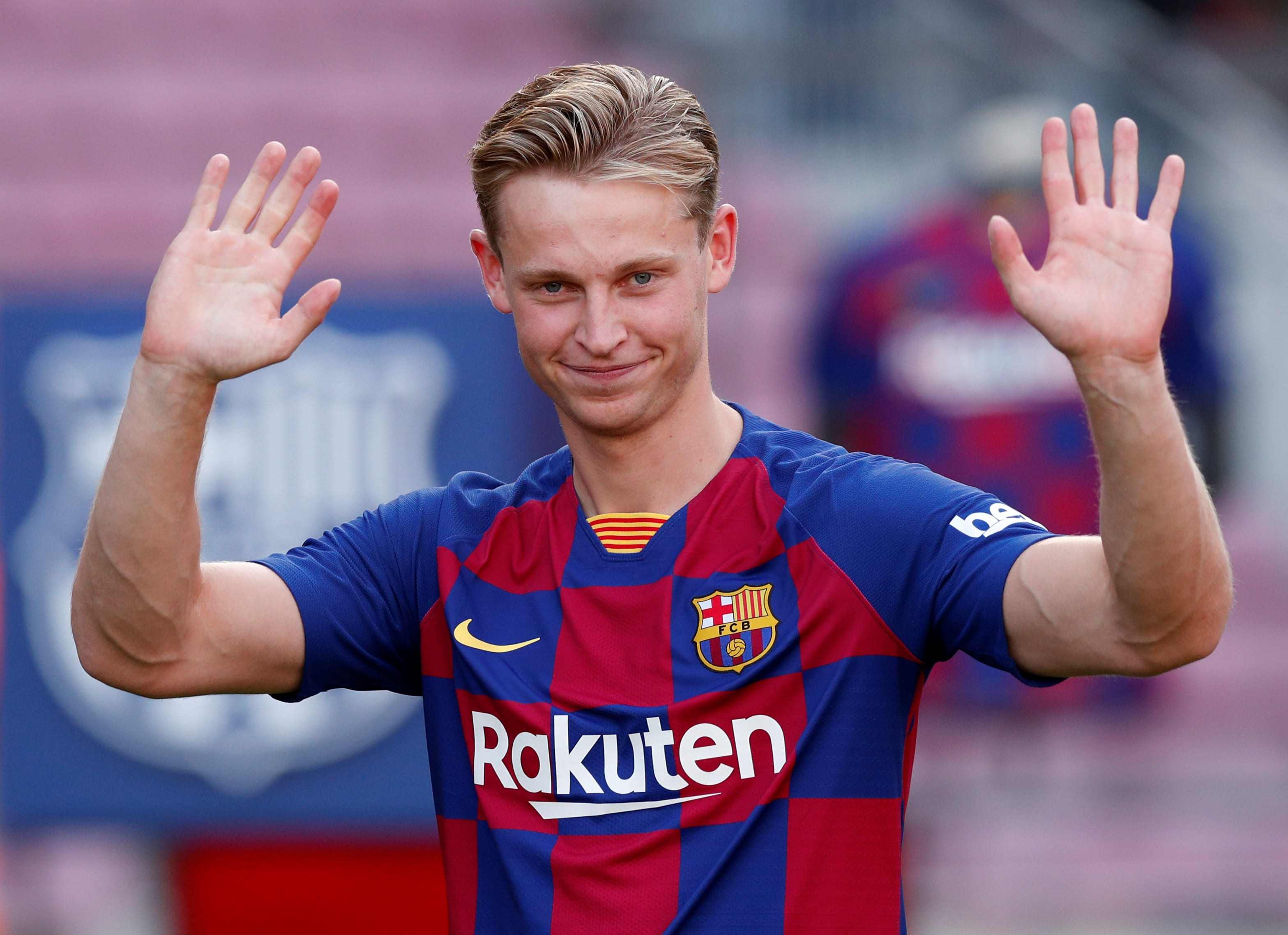 De Jong maakt héérlijk doelpunt op training FC Barcelona
