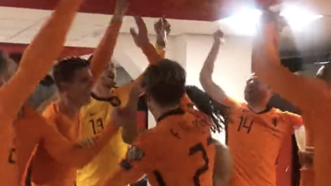 Feest in de kleedkamer van Oranje: 'VIVA HOLLANDIA!'