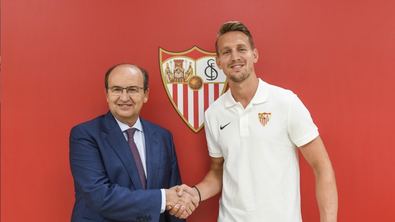 OFFICIEEL: Luuk de Jong tekent vierjarig contract bij Sevilla