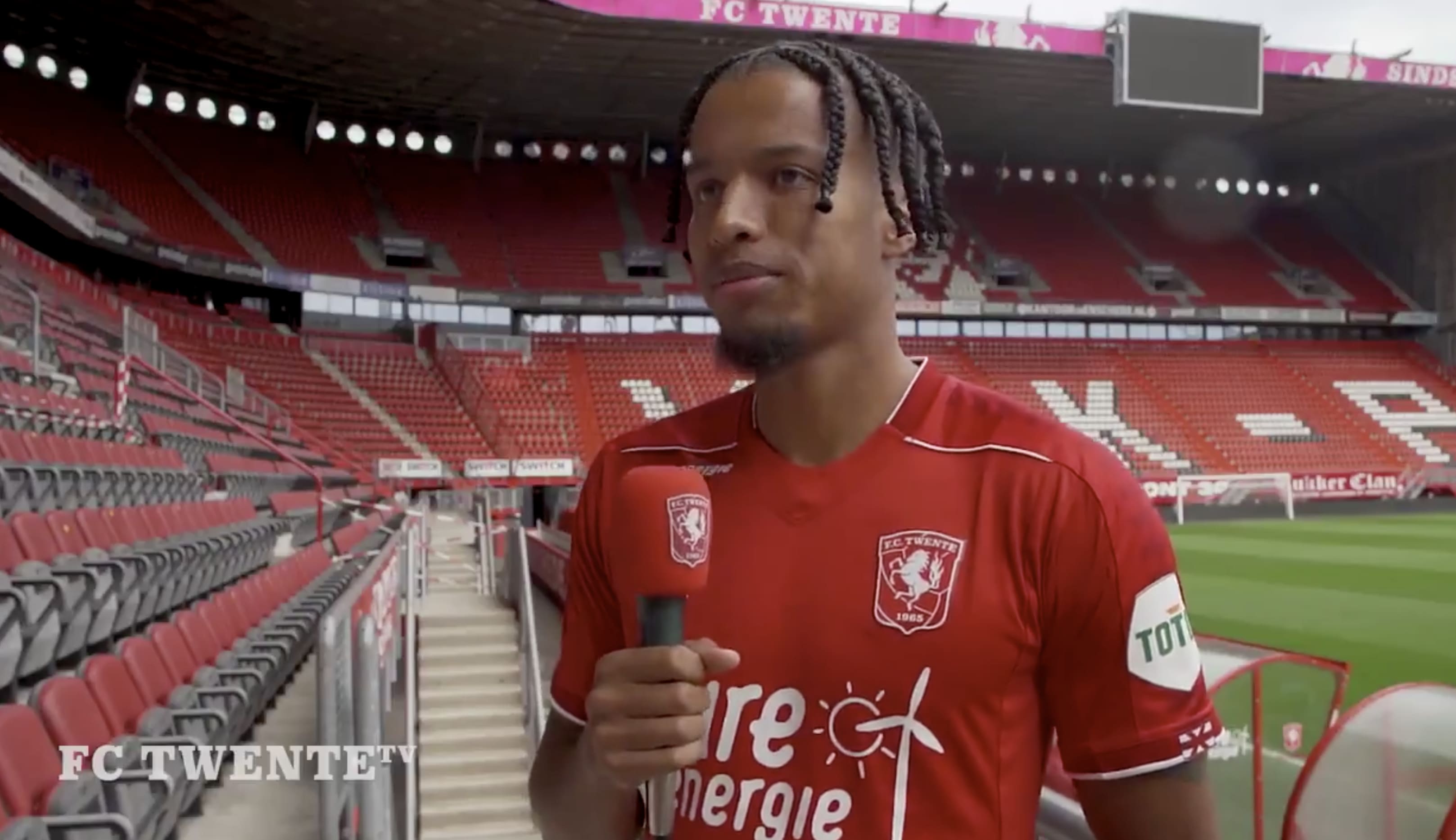 FC Twente haalt Ebuehi terug naar Eredivisie