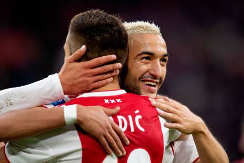 Ajax scoort vijf keer tegen FC Emmen