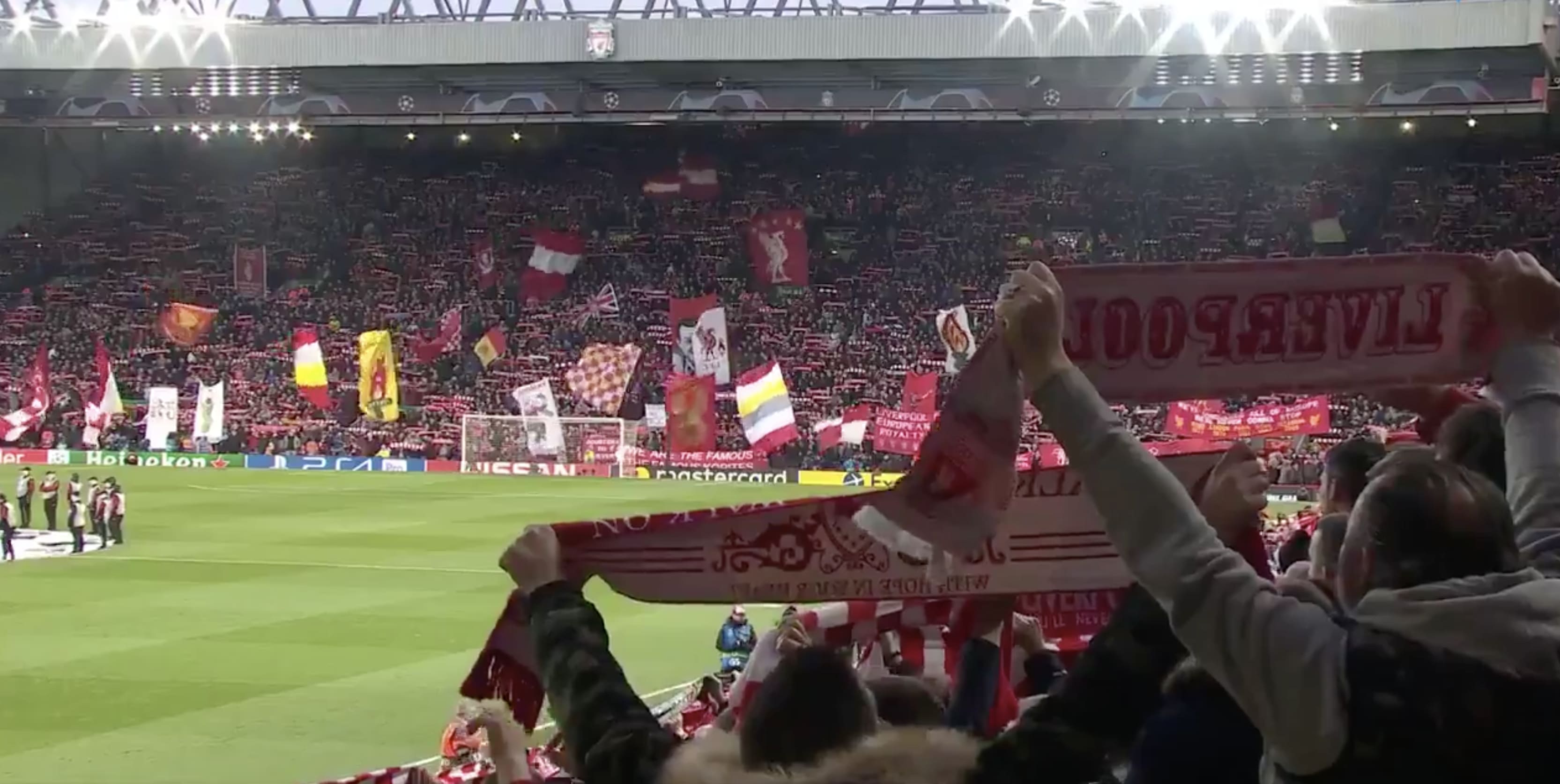 Clubs draaien massaal 'You'll Never Walk Alone' om mensen te verenigen in coronacrisis