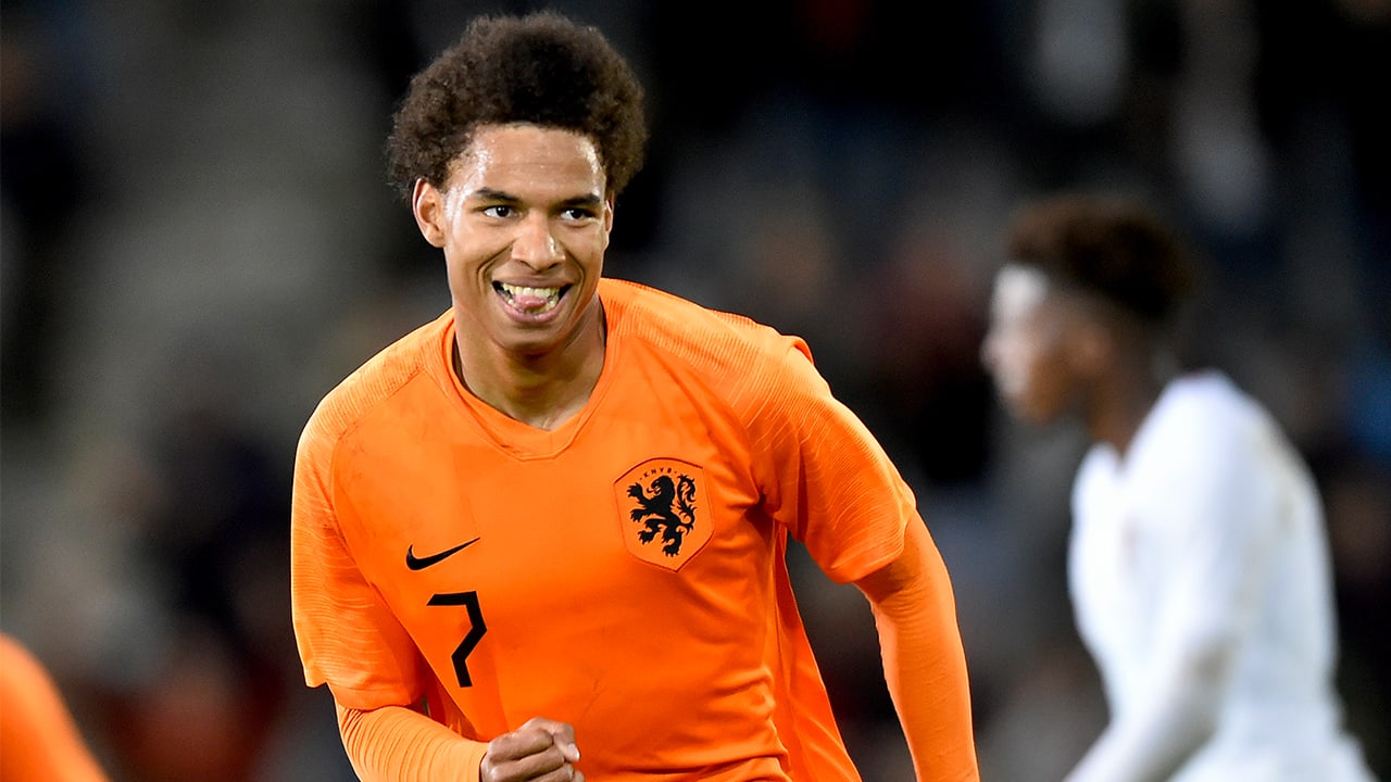 Verrassingen bij Oranje: Stengs start tegen Estland, Promes rechtsback