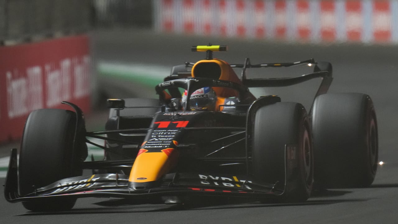 Sergio Perez pakt eerste pole, Verstappen start vierde in Jeddah