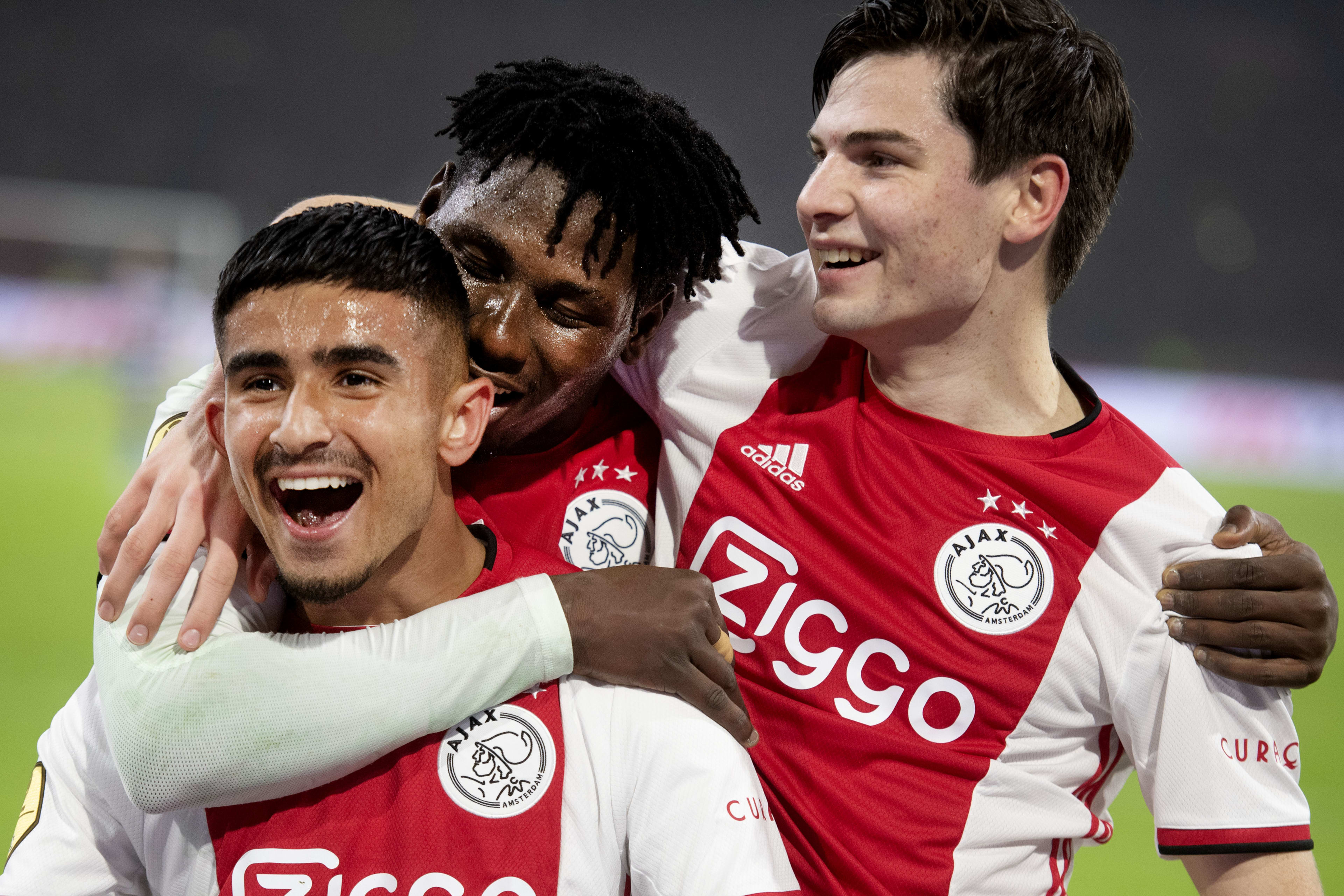 Ajax beleeft probleemloze avond tegen Spakenburg