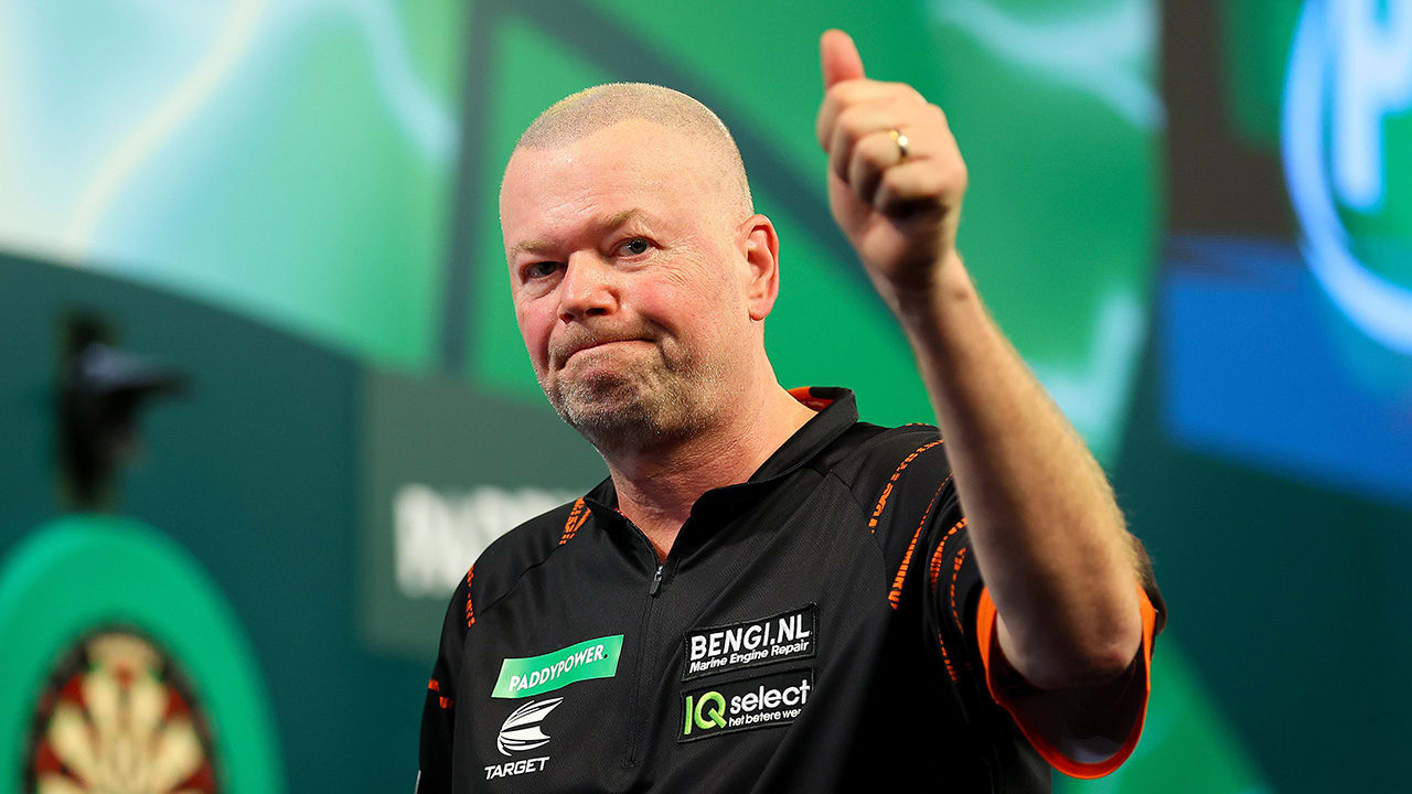 Van Barneveld strandt op WK darts in achtste finales na nederlaag tegen Brit Littler