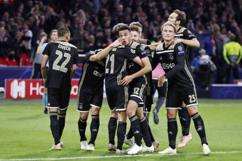 Ajax verslaat Benfica: 1-0