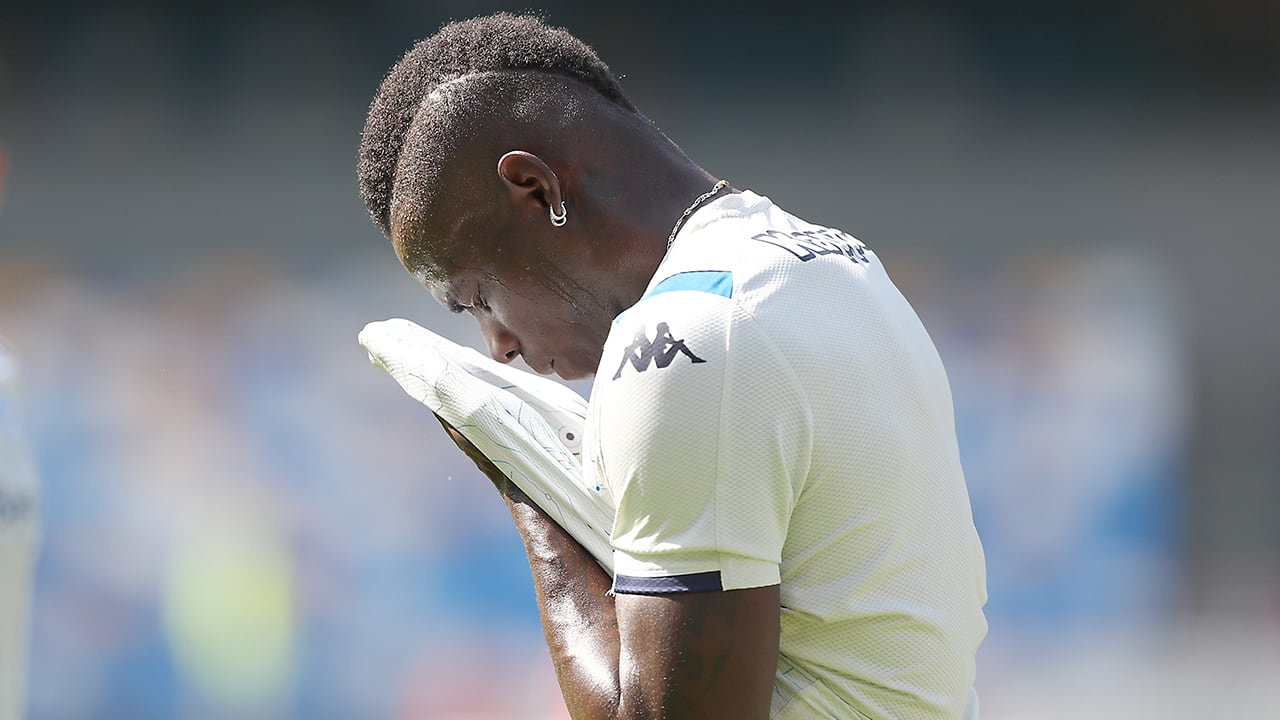 Balotelli nog steeds zonder club: 'Spijtig om hem in deze omstandigheden te zien'