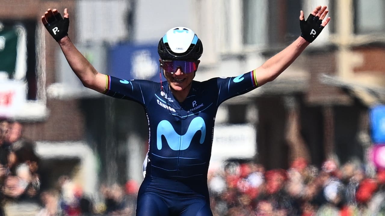 Van Vleuten soleert naar winst in Luik-Bastenaken-Luik