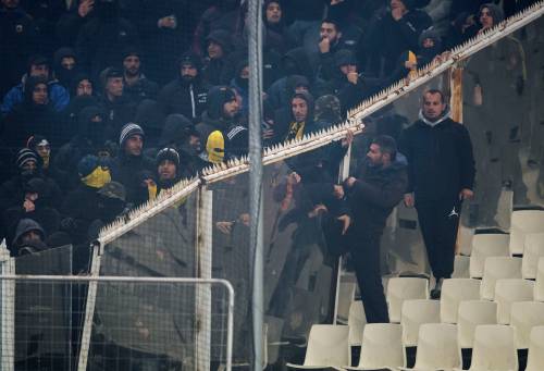 AEK Athene belooft actie tegen rellende fans