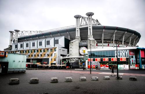 Ajax definitief zonder fans naar Chelsea
