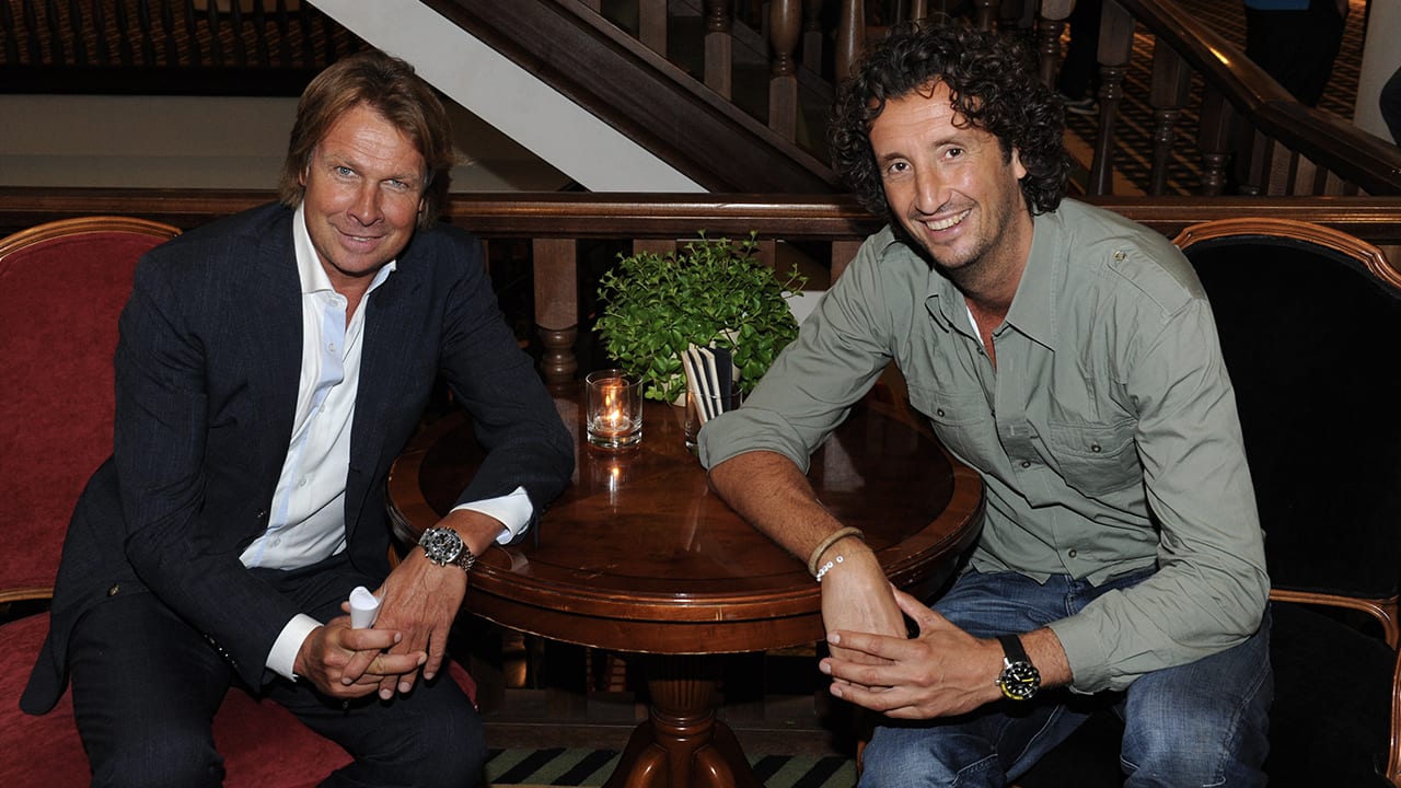 Hans en Jan Joost lachten zich rot dankzij Koeman: 'NOS betaalde hiervoor grof geld'