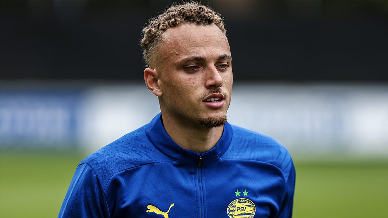 Noa Lang maakt in oefenduel met Brugge rentree bij PSV