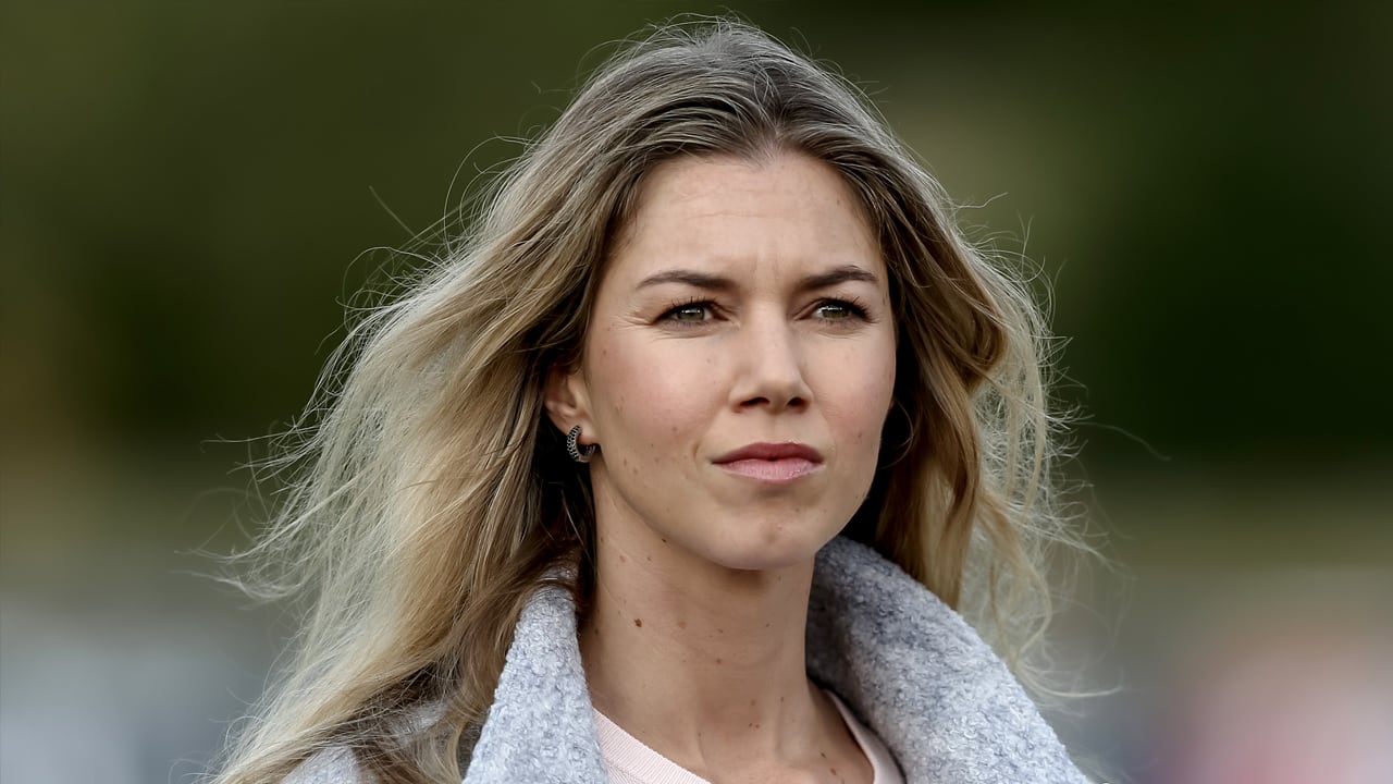 Anouk Hoogendijk deelt pikante foto op Instagram: 'Dit is wel bloot genoeg, hoor!'