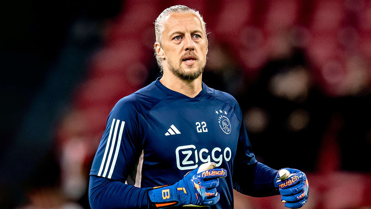 'Remko Pasveer (40) gaat contract bij Ajax verlengen'