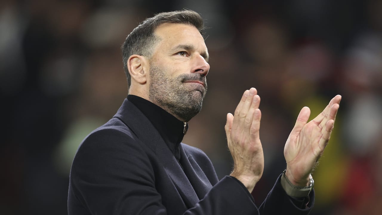 Officieel: Ruud van Nistelrooij nieuwe trainer van Leicester City