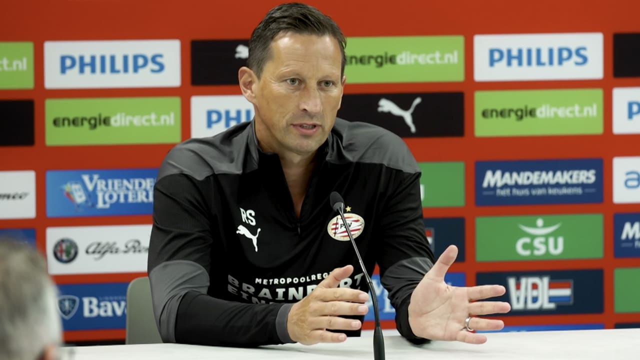 Schmidt blikt terug op wedstrijd tegen Ajax: 'Wil ik ook met PSV'