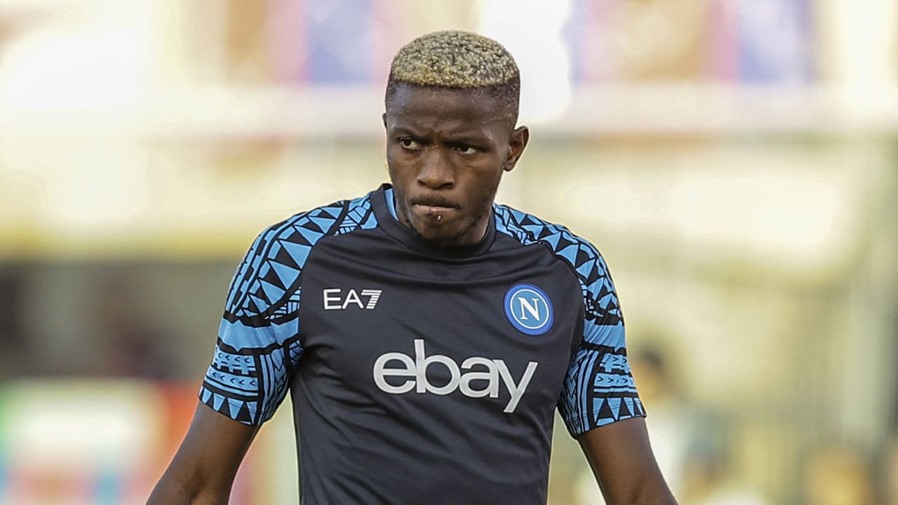 Osimhen overweegt juridische stappen tegen eigen club Napoli na TikTok-vernedering