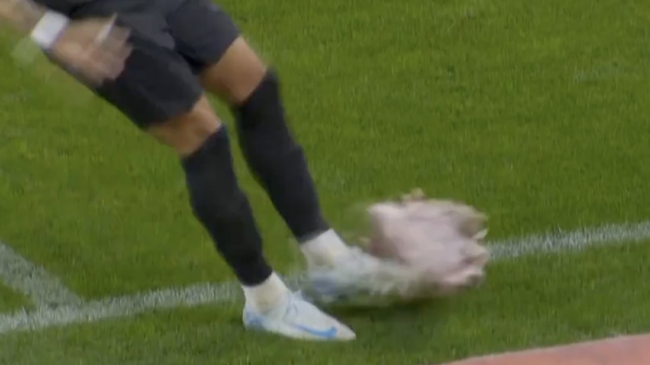 Video: Memphis ziet varkenskop op veld gegooid worden tijdens Braziliaanse derby