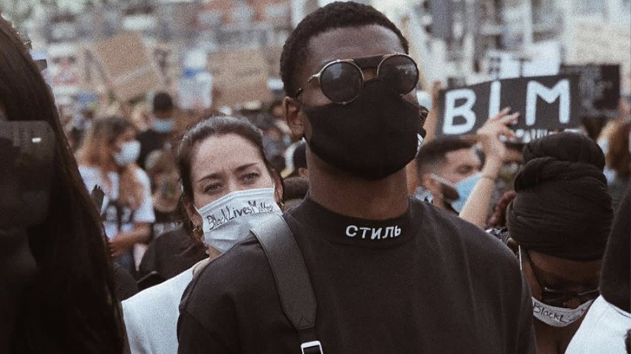 Ook 'trotse zwarte man' Dumfries aanwezig bij demonstratie Rotterdam