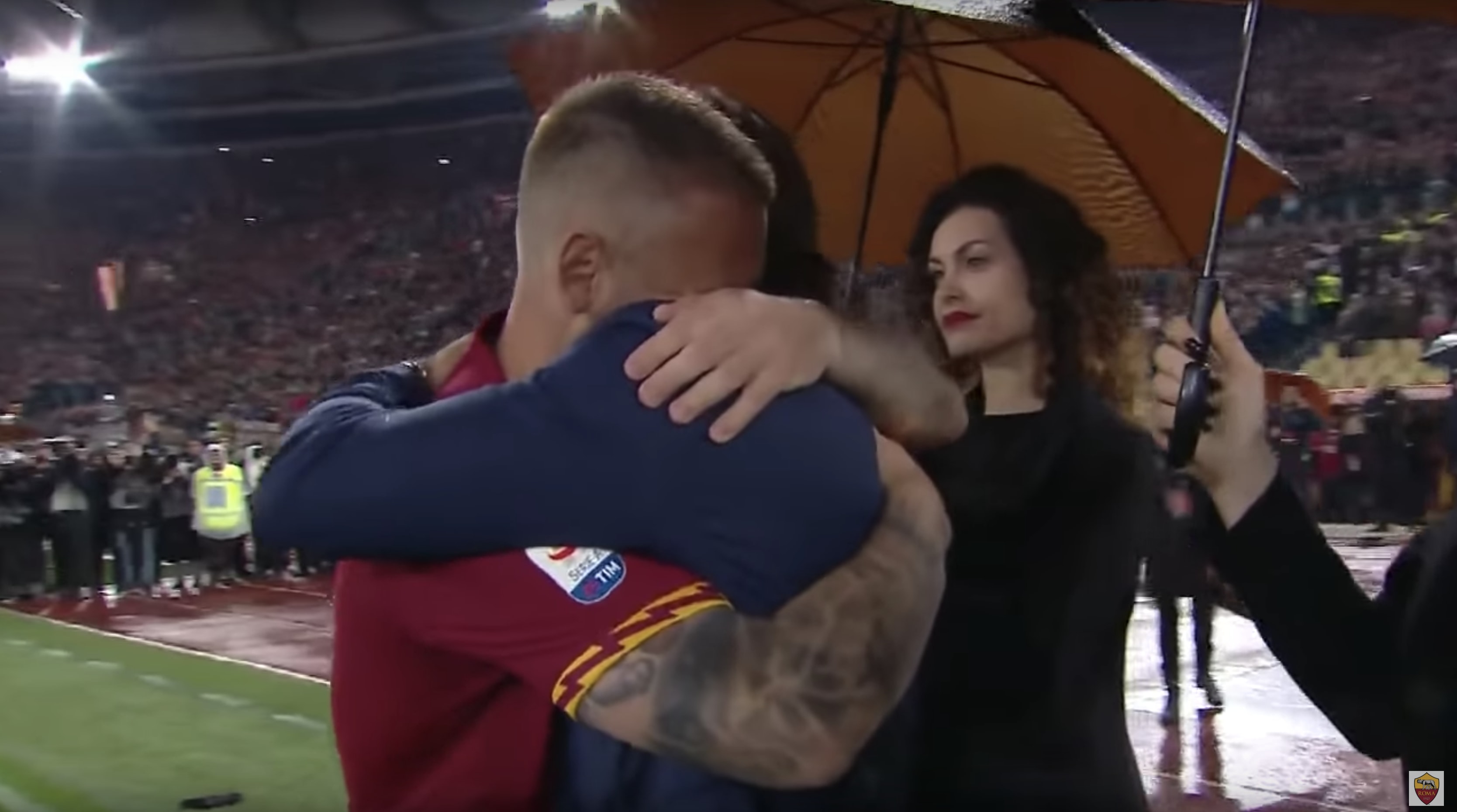 KIPPENVEL! Clublegende De Rossi neemt afscheid van AS Roma 